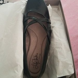 Life stride, new, in box, patent leather shoes